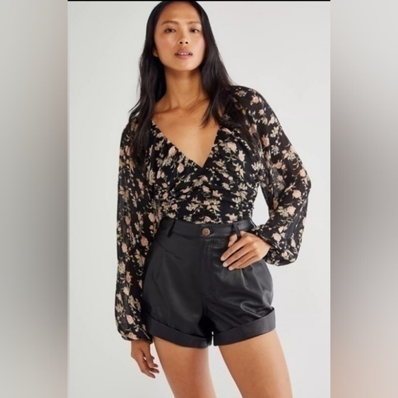 Free People Tops - Free People - Floral Print Balloon Sleeve Ruched Top